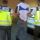 Momento de la detención de uno de los presuntos autores.