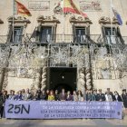 Acto institucional del Ayuntamiento de Alicante por el 25 de noviembre.