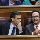 Antonio Hernando con Pedro Sánchez en el Congreso