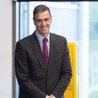 El presidente del Gobierno, Pedro Sánchez, durante la firma con los sindicatos del acuerdo alcanzado para la mejora de las condiciones laborales y salariales de los empleados públicos, a 27 de noviembre de 2025, en Madrid (España). El acuerdo elevará los salarios de los más de tres millones de funcionarios un 11% en el periodo 2025-2028. Este incremento del 11% se distribuirá en un alza del 2,5% para este año; del 1,5% para 2026, con un variable adicional del 0,5% vinculado a la evolución del IPC; del 4,5% para 2027 y del 2% para 2028, según fuentes sindicales.

Eduardo Parra / Europa Press
27/11/2025