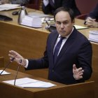 El nuevo presidente de la Generalitat Valenciana, Juanfran Pérez Llorca, en el debate de investidura