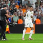 MADRID, SPAIN - OCTOBER 04: Kylian Mbappe of Real Madrid celebrates into a TV camera after scoring his team's third goal during the LaLiga EA Sports match between Real Madrid CF and Villarreal CF at Estadio Santiago Bernabeu on October 04, 2025 in Madrid, Spain. (Photo by Angel Martinez/Getty Images)
