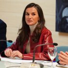 (I-D) El delegado del Gobierno, Nicanor Sen, el presidente de la Junta de Castilla y León, Alfonso Fernández Mañueco, la Reina Letizia , el Ministro de Derechos Sociales, Consumo y Agenda 2030, Pablo Bustinduy, durante la reunión del Consejo Real del Patronato Sobre Discapacidad y entrega de los Premios Nacionales de Discapacidad 'Reina Letizia', en CREA Alzheimer, a 03 de diciembre de 2025, en Salamanca, Castilla León (España). Los Premios Nacionales de Discapacidad los otorga el Real Patronato sobre Discapacidad y sirven para reconocer el trabajo por la inclusión y la defensa de los derechos de las personas con discapacidad. Cada año los entrega personalmente Su Majestad la Reina como presidenta de honor.

Manuel Ángel Laya / Europa Press
03 DICIEMBRE 2025;PATRONATO SOBRE DISCAPACIDAD
03/12/2025