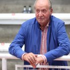 Juan Carlos I, durante una aparición pública en una plaza de toros en Sanxenxo, Galicia.