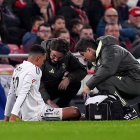 BILBAO, SPAIN - DECEMBER 03: Trent Alexander-Arnold of Real Madrid receives medical treatment during the LaLiga EA Sports match between Athletic Club and Real Madrid CF at Estadio de San Mames on December 03, 2025 in Bilbao, Spain. (Photo by Juan Manuel Serrano Arce/Getty Images)