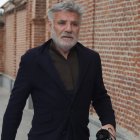 El arquitecto Joaquín Torres llega al tanatorio de Pozuelo tras el fallecimiento de su padre