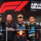 ABU DHABI, UNITED ARAB EMIRATES - DECEMBER 07: Race winner Max Verstappen of the Netherlands and Oracle Red Bull Racing Second placed Oscar Piastri of Australia and McLaren 2025 F1 World Drivers Champion and Third placed Lando Norris of Great Britain and McLaren and Richard Wolverson, Head of Racing Operations of Oracle Red Bull Racing on the podium during the F1 Grand Prix of Abu Dhabi at Yas Marina Circuit on December 07, 2025 in Abu Dhabi, United Arab Emirates. (Photo by Clive Rose/Getty Images)
