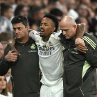 MADRID, SPAIN - DECEMBER 07: Eder Militao of Real Madrid leaves the field after suffering an injury during the LaLiga EA Sports match between Real Madrid CF and RC Celta de Vigo at Estadio Santiago Bernabeu on December 07, 2025 in Madrid, Spain. (Photo by Denis Doyle/Getty Images)