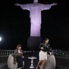 Momento en el que Rosalía sale corriendo por una cucaracha.