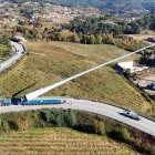 Así es el transporte por carretera de estas palas gigantes.