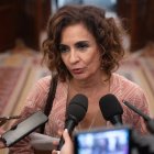 La vicepresidenta primera y ministra de Hacienda, María Jesús Montero, durante una sesión plenaria en el Congreso, a 11 de diciembre de 2025, en Madrid (España). El Congreso debatirá y votará este jueves el decreto de medidas complementarias para La Palma tras la erupción del volcán, que, entre otras cosas, recoge la bonificación del 60% del Impuesto sobre la Renta de las Personas Físicas (IRPF) para los ciudadanos de la isla. Se trata del conocido como 'decreto canario' que el Gobierno central y el Ejecutivo de las islas vienen negociando en los últimos meses, a través de distintas reuniones bilaterales, y que finalmente se aprobó en el Consejo de Ministros en noviembre.

Fernando Sánchez / Europa Press
11/12/2025