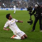 VITORIA-GASTEIZ, SPAIN - DECEMBER 14: Rodrygo of Real Madrid celebrates scoring his team's second goal during the LaLiga EA Sports match between Deportivo Alaves and Real Madrid CF at Estadio de Mendizorroza on December 14, 2025 in Vitoria-Gasteiz, Spain. (Photo by Juan Manuel Serrano Arce/Getty Images)
