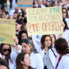 Decenas de médicos durante una concentración convocada por el Sindicato Médico contra el Estatuto Marco propuesto por el Ministerio de Sanidad.
