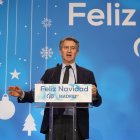 El presidente del Partido Popular, Alberto Núñez Feijóo interviene durante la cena de navidad del PP de Madrid.