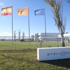 Archivo - Cartel de la fábrica de Stellantis, a 10 de diciembre de 2024, en Figueruelas, Zaragoza, Aragón (España). 