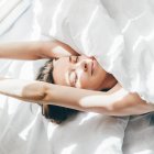 La calidad del descanso y el entorno en que dormimos influyen directamente en la salud y apariencia de la piel, según evidencia científica.