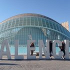 Cartel con el nombre de la ciudad en las Ciudad de las Artes y las Ciencias
