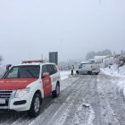 Imagen de archivo de una carretera bloqueada por la nieve.