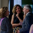 El ministro del Interior, Fernando Grande-Marlaska y la directora de la Casa Árabe Irene Lozano.