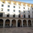 Exteriores de la Audiencia de Alicante.