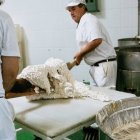 El turrón de Castuera se trabaja “a fuego lento” con técnicas que respetan la tradición familiar, como destaca la Guía Repsol.