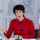 (Foto de ARCHIVO)
La ministra de Seguridad Social, Inclusión y Migraciones y nueva portavoz del Gobierno, Elma Saiz, durante una rueda de prensa posterior al Consejo de Ministros, en el Palacio de la Moncloa, a 23 de diciembre de 2025, en Madrid (España).  El Gobierno ha aprobado en el último Consejo de Ministros del año 2025 el nuevo abono transporte único para todo el territorio español, además de prorrogar los descuentos al transporte público. Además el Ejecutivo ha aprobado los criterios para la prórroga de los Presupuestos de 2023.

Alberto Ortega / Europa Press
23 DICIEMBRE 2025;GOBIERNO;ABONO;TRANSPORTE;ESTATAL
23/12/2025