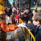 El Rey Baltasar saludando a los niños en Torrent.