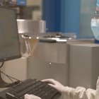 Uuna investigadora trabaja en el proyecto CUPIDO.