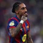 JEDDAH, SAUDI ARABIA - JANUARY 11: Raphinha of FC Barcelona celebrates scoring his team's third goal during the Spanish Super Cup Final between FC Barcelona and Real Madrid at King Abdullah Sports City Hall Stadium on January 11, 2026 in Jeddah, Saudi Arabia. (Photo by Yasser Bakhsh/Getty Images)
