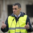 El presidente del Gobierno, Pedro Sánchez, durante el acto de demolición de los primeros edificios del acuartelamiento de Campamento, a 12 de enero de 2026, en Madrid (España). El Nuevo Barrio Campamento, que contempla la construcción de al menos 10.700 viviendas a precios asequibles en el suroeste de Madrid, toma impulso con el derribo de 57 antiguas edificaciones de uso militar.

Alberto Ortega / Europa Press
12/1/2026