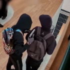 Ladrones asaltando una tienda de Pokemon en Nueva York.