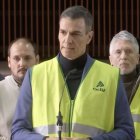 Pedro Sánchez, Juanma Moreno y el resto de autoridades en el lugar del accidente de Adamuz