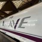 Un tren AVE parado en la estación de Delicias de Zaragoza.