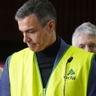 El presidente del Gobierno, Pedro Sánchez, atiende a los medios antes de trasladarse al lugar del accidente en Adamuz.