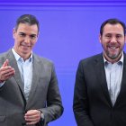 (Foto de ARCHIVO)
El presidente del Gobierno, Pedro Sánchez (i) y el ministro de Transportes y Movilidad Sostenible, Óscar Puente (d), durante el acto de presentación de la nueva campaña 'Transporte público, ¿lo pillas?', en el Ministerio de Transportes, a 12 de septiembre de 2024, en Madrid (España). La campaña ha sido presentada para fomentar el uso del transporte público y la movilidad sostenible.

Fernando Sánchez / Europa Press
12 SEPTIEMBRE 2024;SANCHEZ;TRANSPORTE;MOVILIDAD;TRANSPORTE PUBLICO
12/9/2024