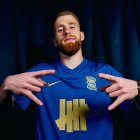 Carlos Vicente en su presentación como nuevo jugador del Birmingham City.