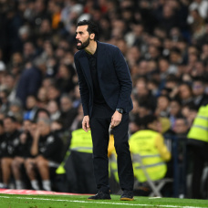 Álvaro Arbeloa dando indicaciones desde la banda (Photo by Denis Doyle/Getty Images)