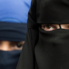 Mujeres con burka y niqab.