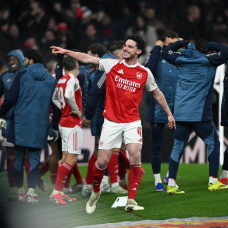 Declan Rice celebra el primer gol de Arsenal de Kai Havertz en la semifinal de la Carabao Cup contra Chelsea en el Emirates Stadium, 3 de febrero de 2026. (Foto: Mike Hewitt/Getty Images)