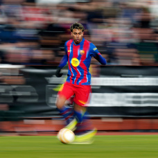 Lamine Yamal corriendo con el balón en cuartos de final de la Copa del Rey ante el Albacete