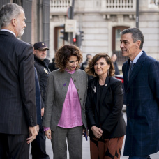 Felipe VI, María Jesús Montero,Carmen Calvo y Pedro Sánchez, el pasado diciembre.