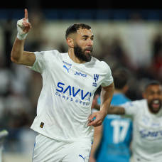 NAJRAN, SAUDI ARABIA - FEBRUARY 5: Benzema anota un hat-trick en su primer partido con Al-Hilal. (Photo by Yasser Bakhsh/Getty Images)