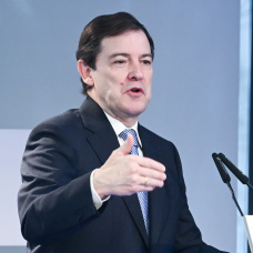 El presidente del PP de Castilla y León, Alfonso Fernández Mañueco, durante un desayuno informativo organizado por La Razón, a 10 de febrero de 2026, en Madrid (España).

Gustavo Valiente / Europa Press
10/2/2026