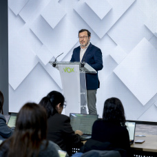 (Foto de ARCHIVO)
El portavoz de Vox, José Antonio Fúster, durante una rueda de prensa posterior a la reunión del Comité de Acción Política de Vox, a 9 de febrero de 2026, en Madrid (España). Vox ha cosechado 14 diputados en las elecciones celebradas este domingo en Aragón, frente a los siete que logró en los comicios autonómicos de 2023, y tiene la llave para que el 'popular' Jorge Azcón revalide la Presidencia de la región.

Alberto Ortega / Europa Press
09/2/2026