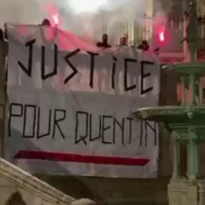 Pancarta que pide justicia por Quentin, activista francés ligado a grupos ultranacionalistas que falleció tras la agresión de un grupo de antifascistas.
