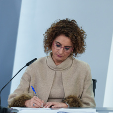 La vicepresidenta primera y ministra de Hacienda, María Jesús Montero, durante una rueda de prensa tras el Consejo de Ministros,
