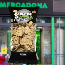 Las nuevas galletas saladas de semillas y orégano de Hacendado, a la venta en Mercadona por 1,45 €, destacan por su textura crujiente y su sabor con toque a pizza.