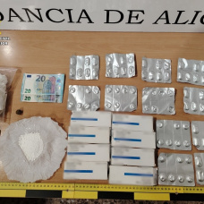 Sustancias incautadas en la operación de la Guardia Civil en Guardamar de Segura.

REMITIDA / HANDOUT por OPC
Fotografía remitida a medios de comunicación exclusivamente para ilustrar la noticia a la que hace referencia la imagen, y citando la procedencia de la imagen en la firma
19/2/2026
