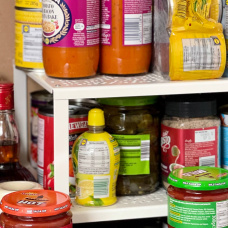 Una despensa bien surtida con conservas y productos básicos: la clave para improvisar comidas rápidas sin renunciar al sabor ni a la calidad.