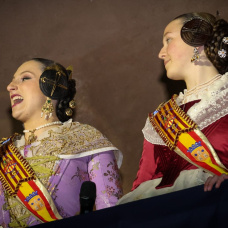 La Fallera Mayor de Torrent, Andrea Adelantado, protagonizó la Crida junto a la Fallera Mayor Infantil, Sandra Magán.